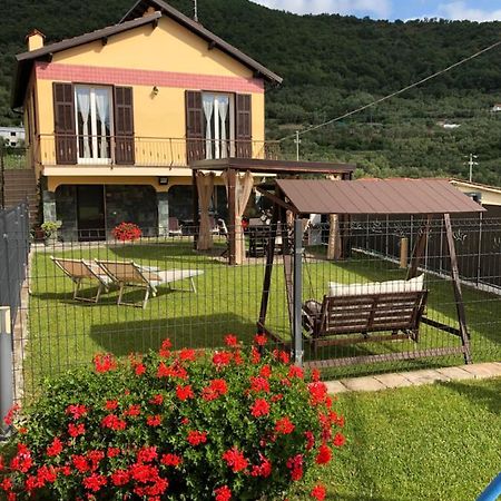 Casa Ginni con Piscina e giardino Caravonica Esterno foto
