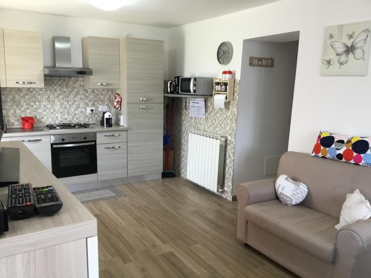Casa Ginni con Piscina e giardino Caravonica Esterno foto