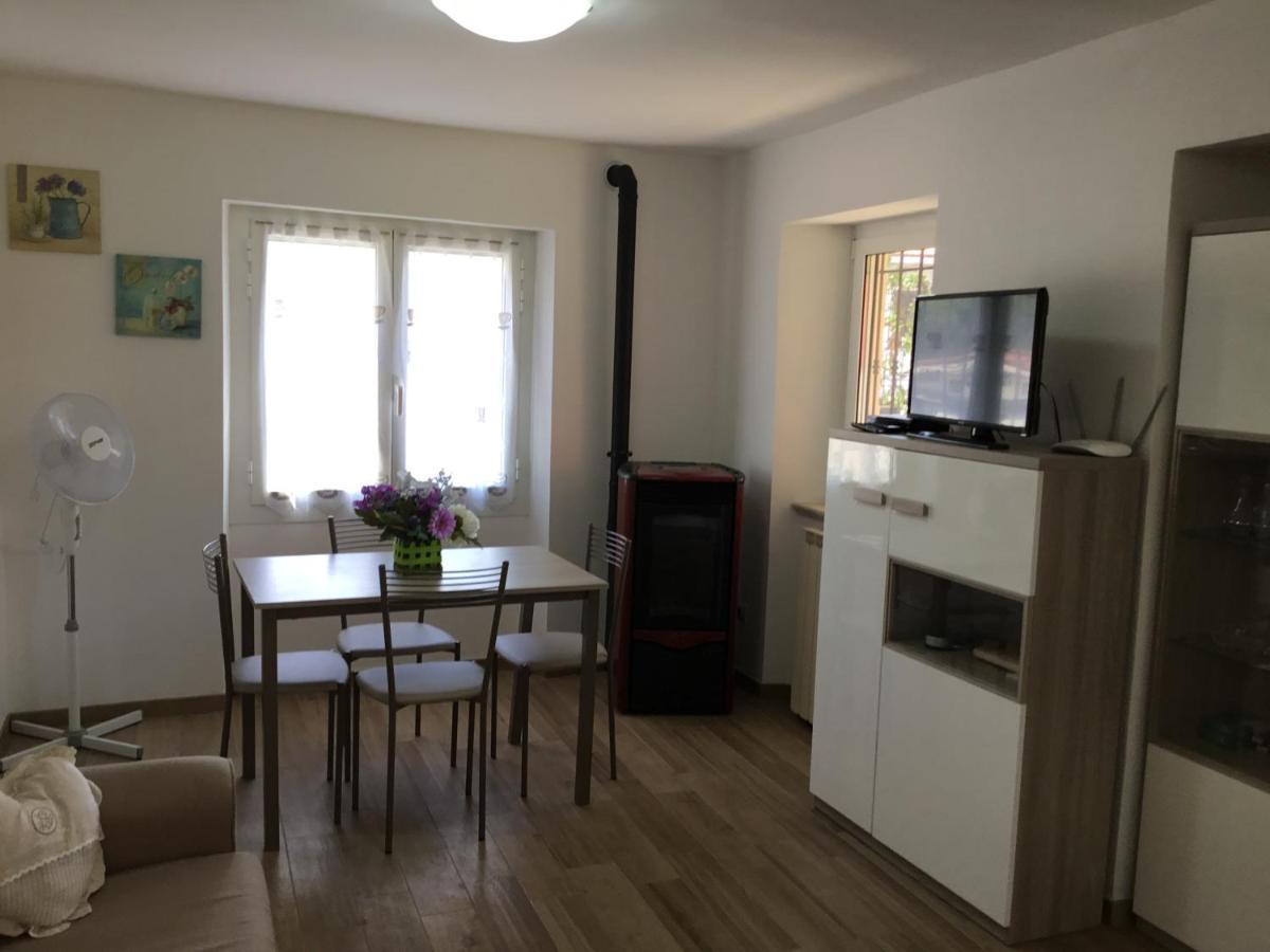 Casa Ginni con Piscina e giardino Caravonica Esterno foto