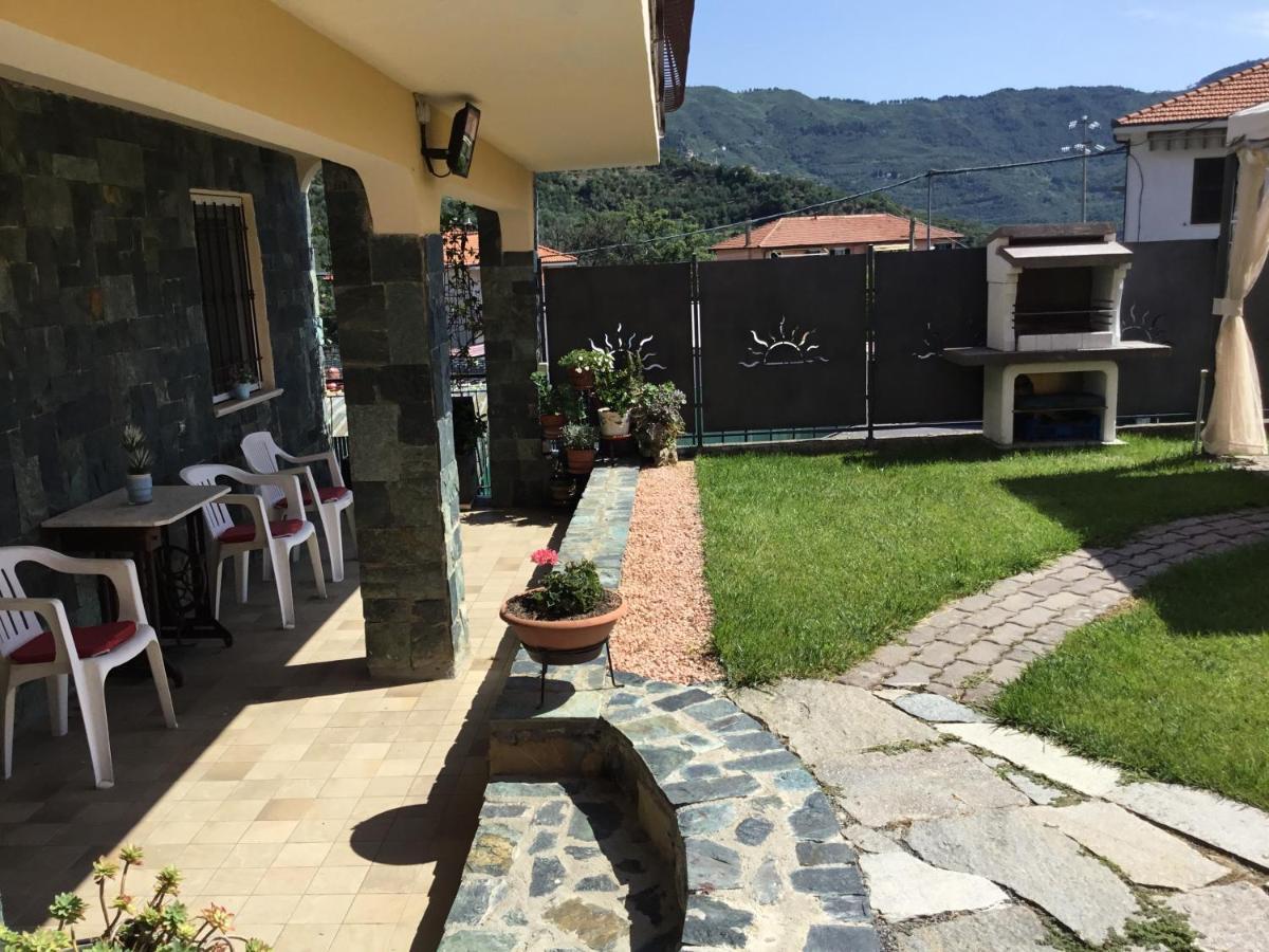 Casa Ginni con Piscina e giardino Caravonica Esterno foto