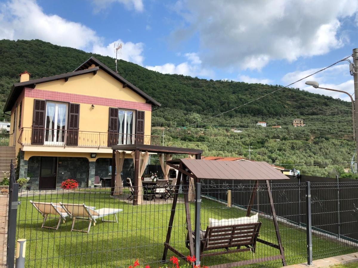 Casa Ginni con Piscina e giardino Caravonica Esterno foto