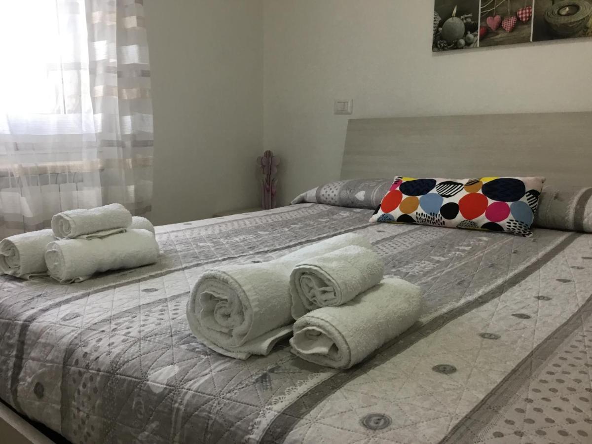 Casa Ginni con Piscina e giardino Caravonica Esterno foto