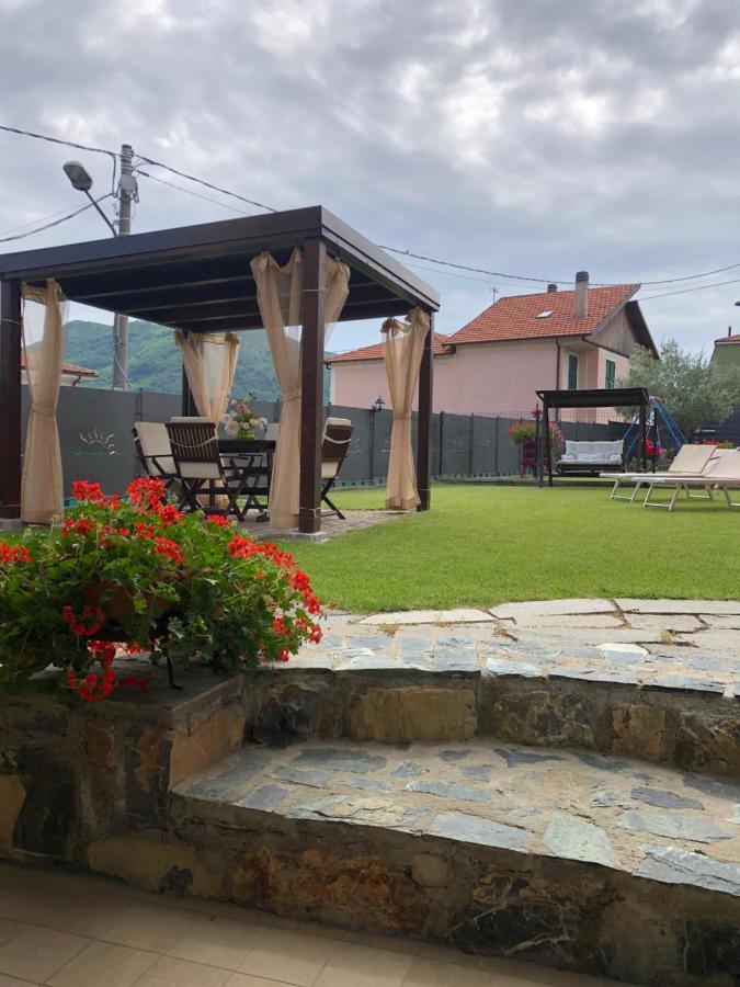 Casa Ginni con Piscina e giardino Caravonica Esterno foto