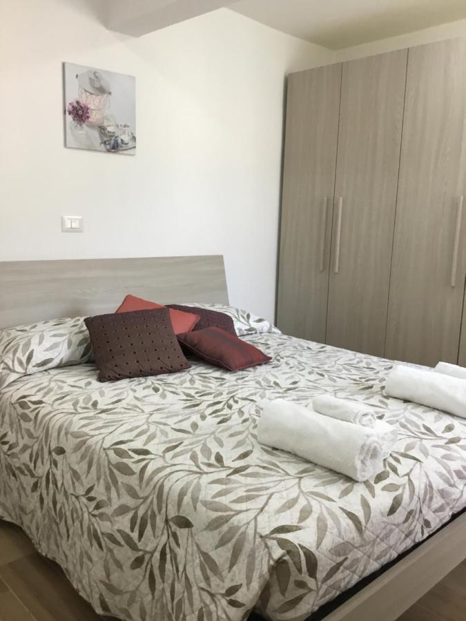Casa Ginni con Piscina e giardino Caravonica Esterno foto