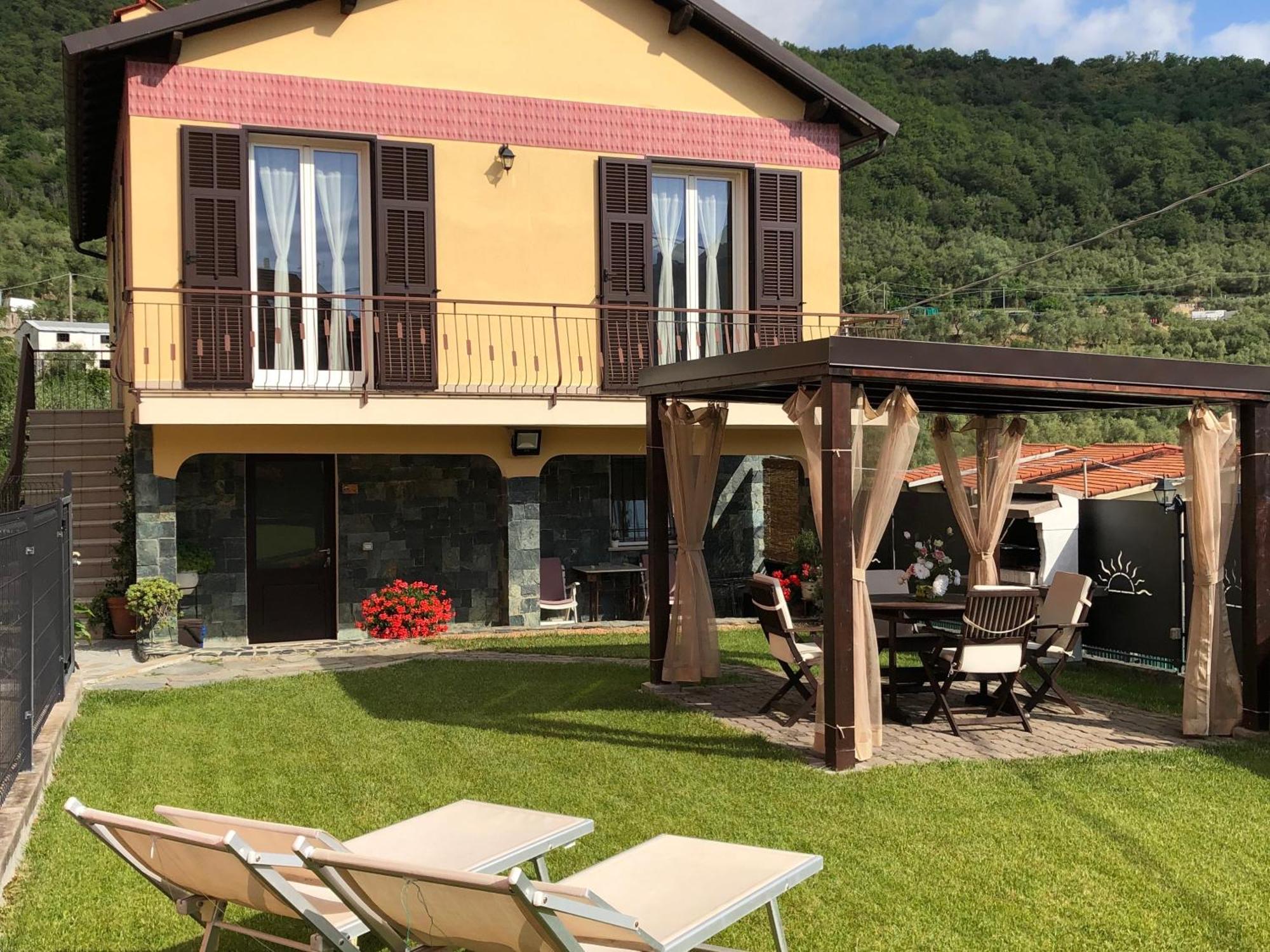 Casa Ginni con Piscina e giardino Caravonica Esterno foto
