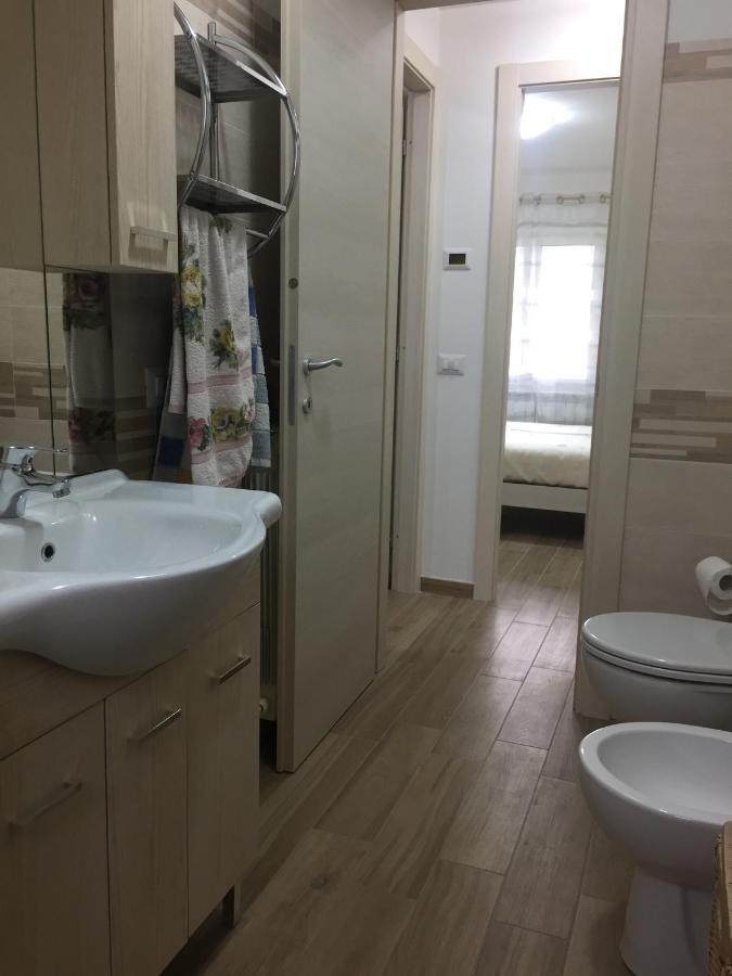 Casa Ginni con Piscina e giardino Caravonica Esterno foto
