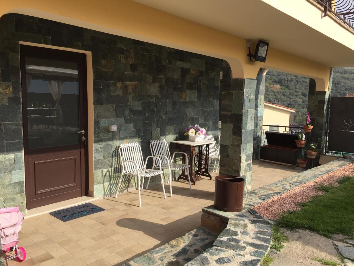 Casa Ginni con Piscina e giardino Caravonica Esterno foto