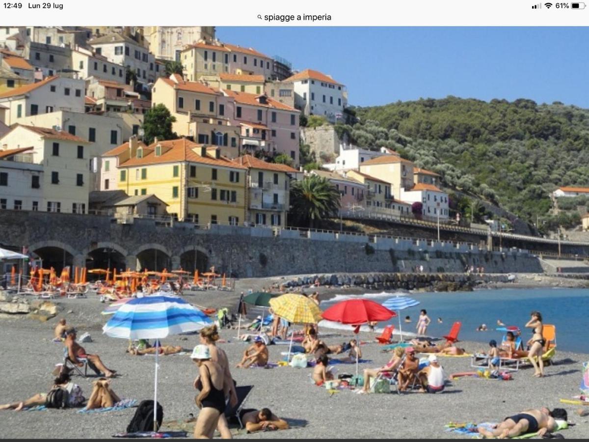 Casa Ginni con Piscina e giardino Caravonica Esterno foto
